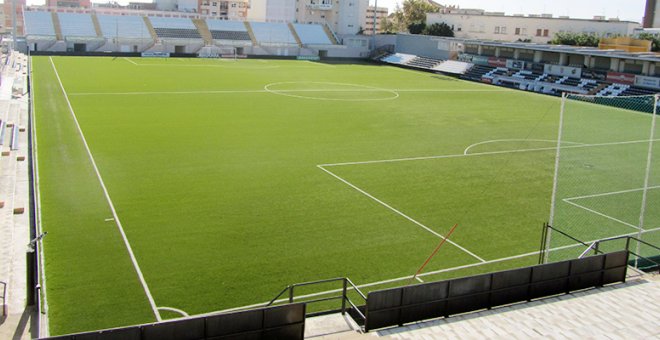 Una árbitra denuncia haber sido despedida por llevar a su hijo a los partidos