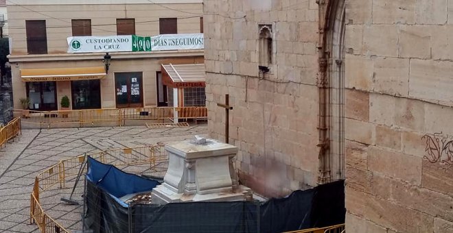 La cruz franquista de Callosa de Segura se retirará por completo este miércoles