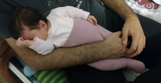 Euskadi será la primera comunidad que equiparará el permiso de paternidad al de maternidad de sus funcionarios