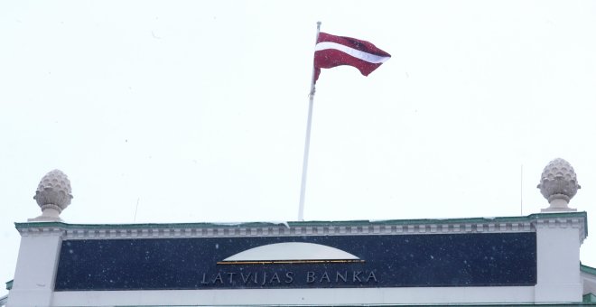 La agencia anticorrupción de Letonia detiene al gobernador del Banco Central del país