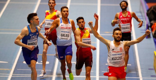 El atleta Saúl Ordóñez consigue la medalla de plata en los 800 metros