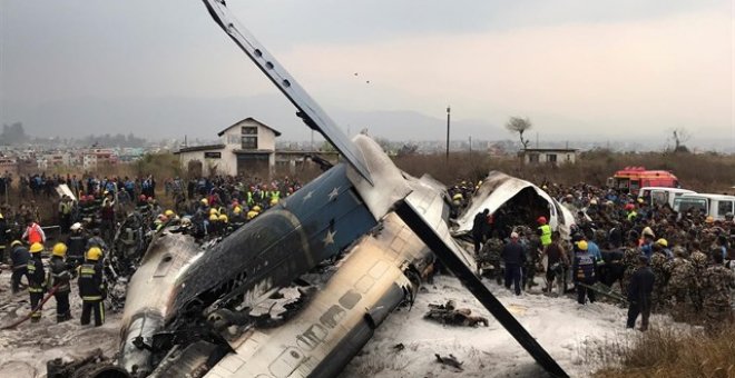 Al menos 50 muertos tras el accidente de un avión en el aeropuerto de Katmandú