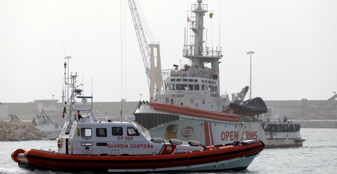 Italia inmoviliza el barco de una ONG española y le acusa de promover la inmigración ilegal