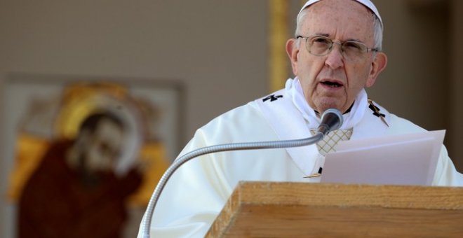 El papa dice que quien paga por sexo es un "criminal" y "tortura" a la mujer