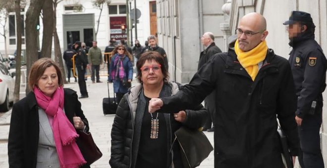Els nou presos catalans comencen el trasllat cap a Catalunya