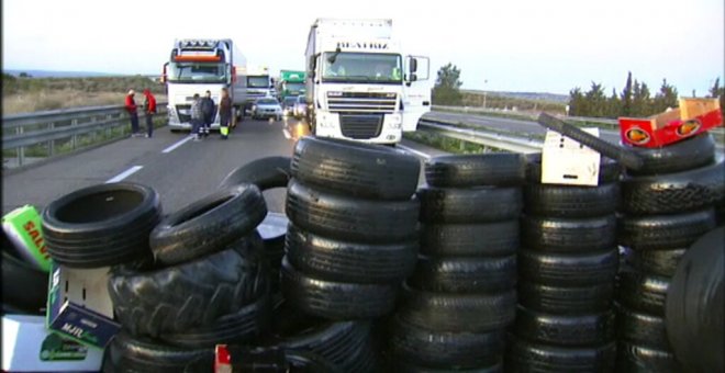 Los Comités de Defensa Republicana cortan la A-2 en Lleida