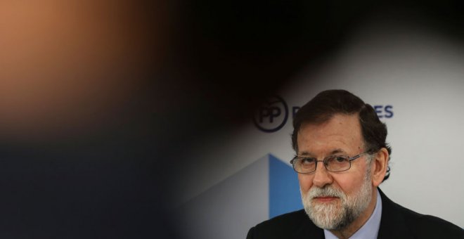 Rajoy mantiene 'viva' a Cifuentes, a la espera de que Cs cambie de estrategia