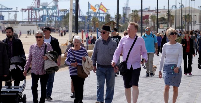 Los extranjeros elevan la población española por segundo año