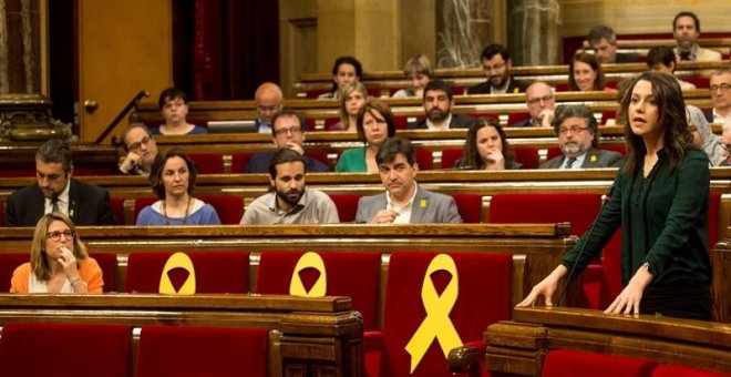 Toni Comín vota per delegació al Parlament de Catalunya i Cs anuncia recurs davant el TC