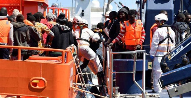 Rescatadas 111 personas en dos pateras en el Mar de Alborán