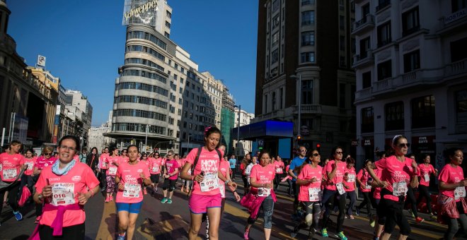 Madrid se llena de rosa en una Carrera de la Mujer al grito de "¡No es no!"