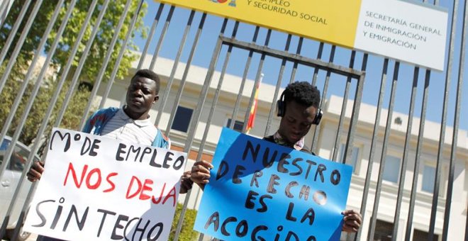 Varios solicitantes de asilo denuncian que España les deja fuera del sistema de acogida