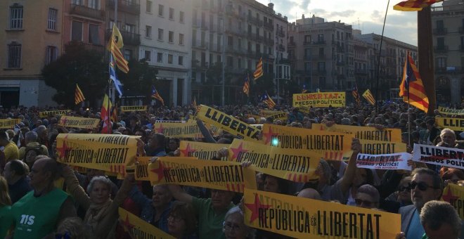 Protestes contra el "xantatge" de l'Estat mentre Torra torna a demanar diàleg a Rajoy