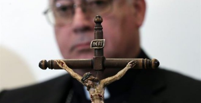 La Iglesia chilena suspende a los 14 sacerdotes que abusaron sexualmente de varios jóvenes y menores de edad
