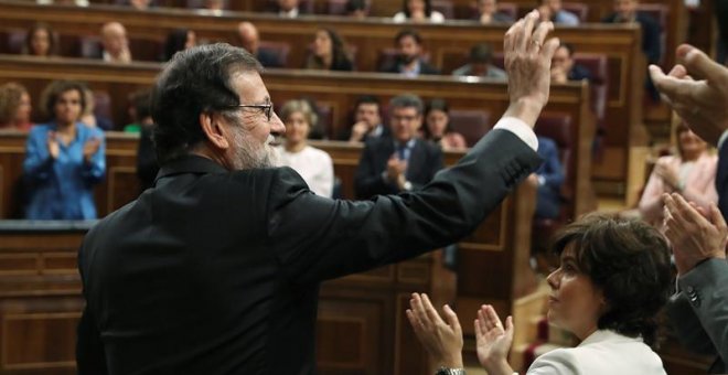 Rajoy se aferra al cargo en el PP mientras empiezan las hostilidades en el partido