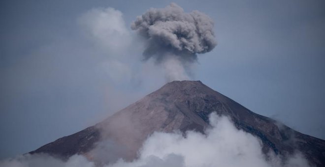 Suspenden los rescates por el mal clima tras la erupción del Volcán de Fuego en Guatemala