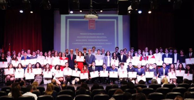 Un alumno premiado abochorna al presidente de la Comunidad de Madrid: "Menos excelencia y más equidad educativa"