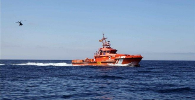 Salvamento Marítimo rescata en el Mar de Alborán a 152 personas que viajaban en cuatro pateras
