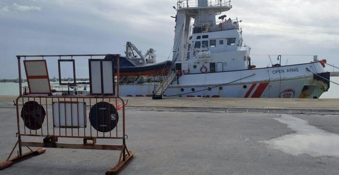 Open Arms sigue a la espera de tener un puerto de destino con 87 rescatados a bordo