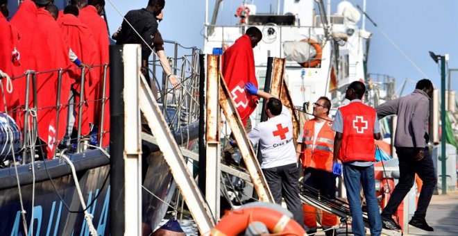 Casi 300 migrantes rescatados en el Estrecho