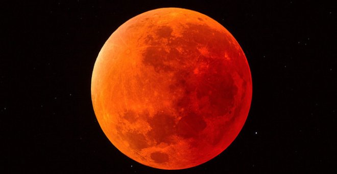 Guía para observar la 'luna de sangre', el eclipse lunar más largo del siglo