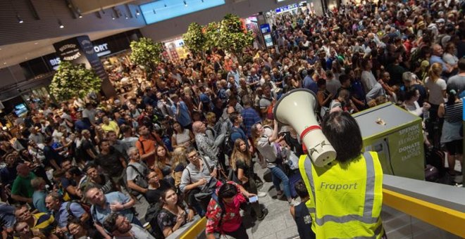 Una familia francesa y un lapso policial causa el caos en el aeropuerto de Fráncfort