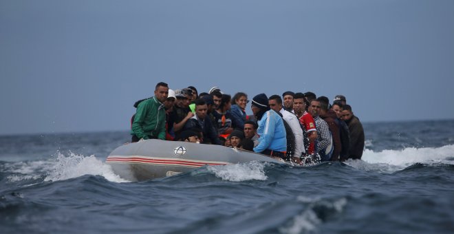 Desaparecida una patera semihundida con 60 personas a bordo en aguas de Marruecos