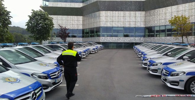 Policías 'demasiado' altos para los nuevos mini coches patrulla de Bilbao