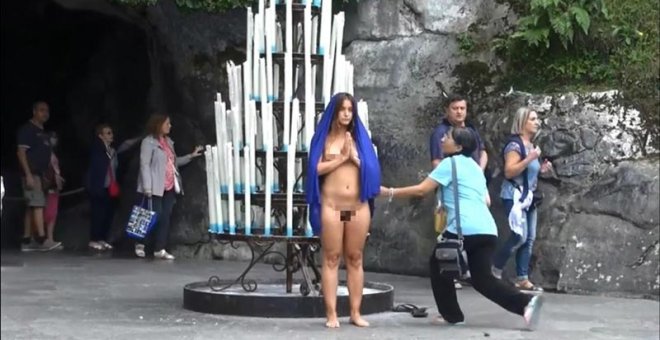 El Santuario de Lourdes denuncia a una artista que se desnudó en una procesión
