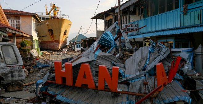 Ascienden a más de 1.550 los muertos por el terremoto y posterior tsunami en Indonesia