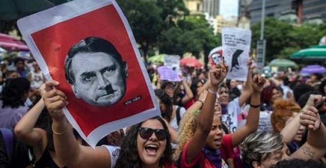 La primera medida de Bolsonaro evoca a Hitler: destituirá a los funcionarios con ideas "comunistas"