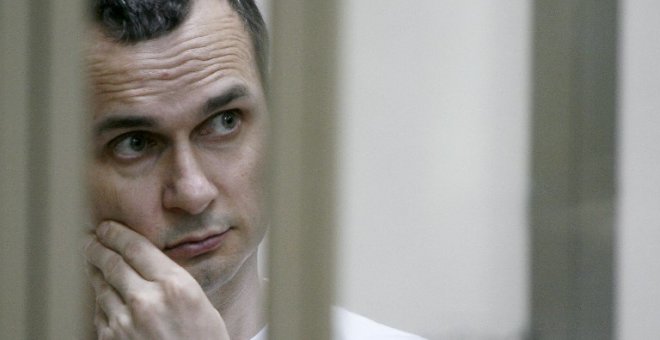 El cineasta ucraniano encarcelado en Rusia Oleg Sentsov gana el premio Sájarov