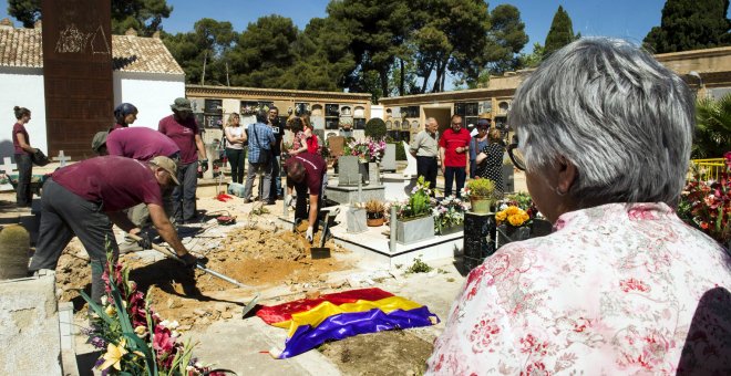 El Ejército homenajeará en Paterna a sus "caídos por España" mientras voluntarios exhuman a los 2.238 fusilados republicanos