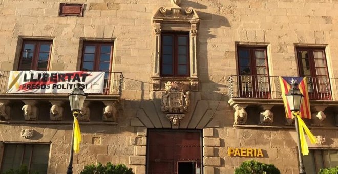 Marc Márquez no saldrá al balcón del Ayuntamiento de Cervera por un cartel de apoyo los presos