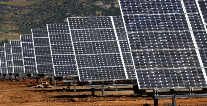 Repsol cierra un acuerdo con Solaria para comercializar electricidad 100% renovable