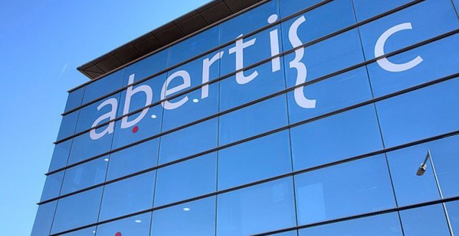 Abertis pone en marcha un proceso para la venta de su filial de satélites Hispasat