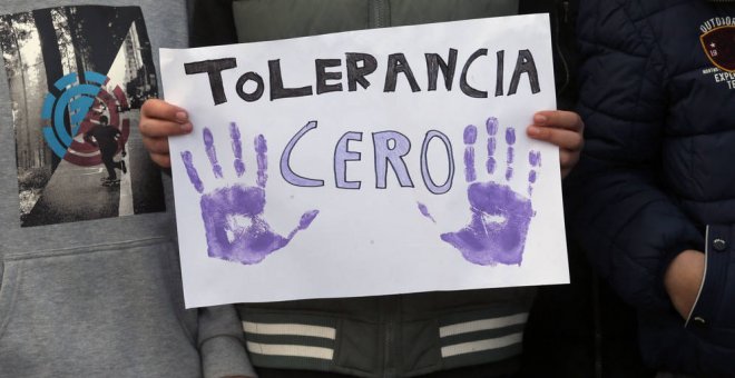Un millar de personas condena la "lacra" de la violencia machista tras el asesinato de una mujer en Fuengirola