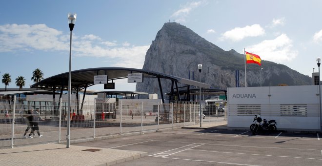 Gibraltar denuncia que un patrullero español intentó echar a dos buques civiles fondeados ante el Peñón