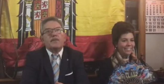 Un alcalde riojano imita a Franco en un vídeo de Navidad y desata la polémica: "Guerra sin cuartel a los extranjeros e inmigrantes"