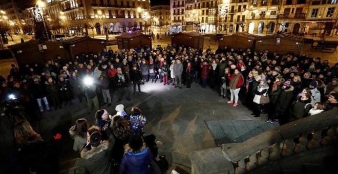 Cientos de personas protestan en Pamplona por la sentencia que mantiene en libertad provisional a 'La Manada'