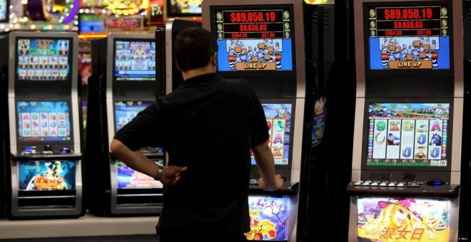 Las empresas de juego deberán pagar un IVA por las máquinas tragaperras de los bares