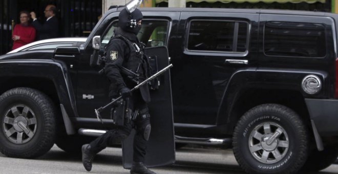 España refuerza la seguridad en la embajada de Caracas enviando a policías del GEO