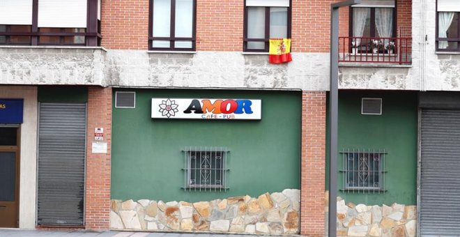 Detenido un hombre por apuñalar a su expareja en un bar de Asturias