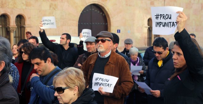 Un centenar de personas protesta ante el Arzobispado de Tarragona por los abusos