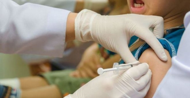 Galicia prohibirá matricular a niños sin vacunar desde el próximo curso