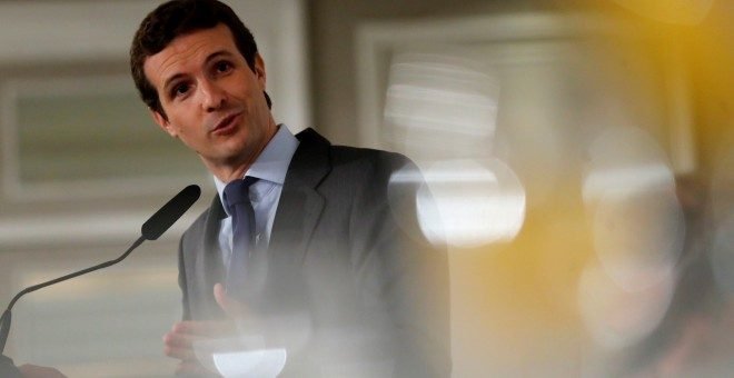 Casado, sobre las mujeres maltratadas: "¿Qué hacemos: las escoltamos por la calle?"