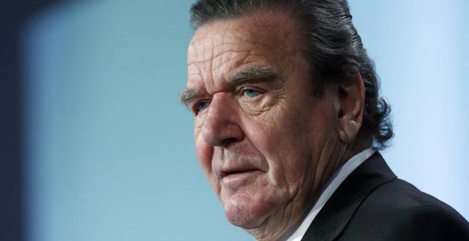 Schröder demanda al Parlamento alemán para recuperar sus privilegios como excanciller