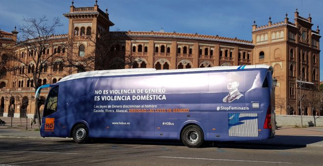 Hazte Oír saca a las calles de Madrid un nuevo autobús del odio: "Las leyes de género discriminan al hombre"