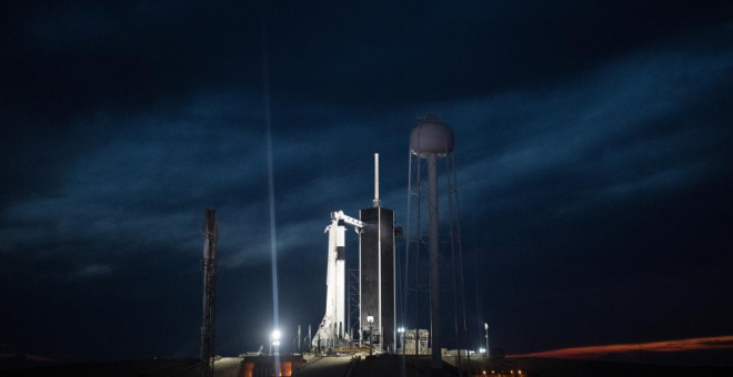 SpaceX lanza su primera cápsula diseñada para tripulación rumbo a la Estación Espacial Internacional