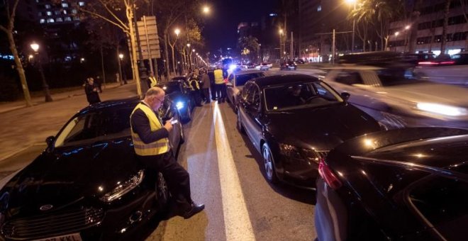 Los vehículos VTC caen en Barcelona tras la nueva norma y se disparan en Madrid